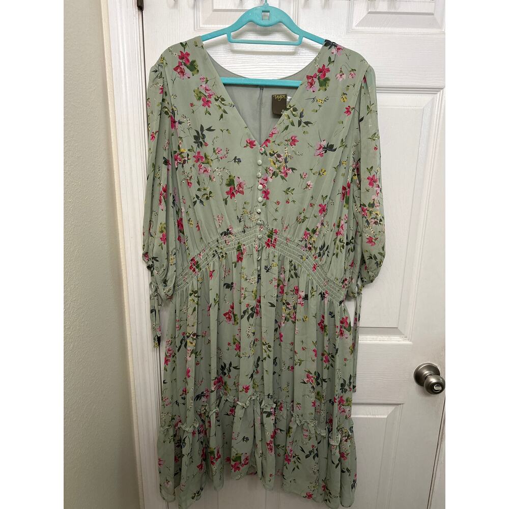 Women’s plus tiered chiffon sage green floral dress size 20w by Taylor
